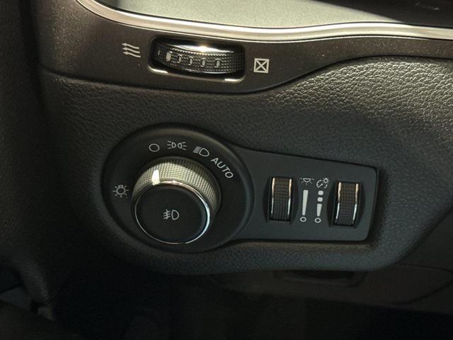 Photo of 2022 Granite Crystal Metallic Clearcoat Jeep Cherokee