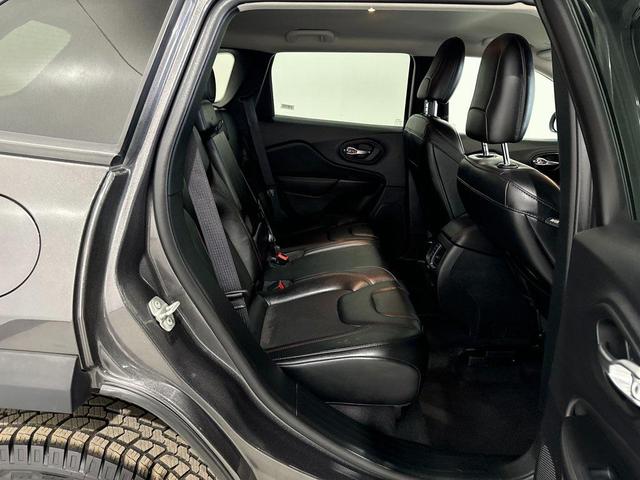 Photo of 2022 Granite Crystal Metallic Clearcoat Jeep Cherokee