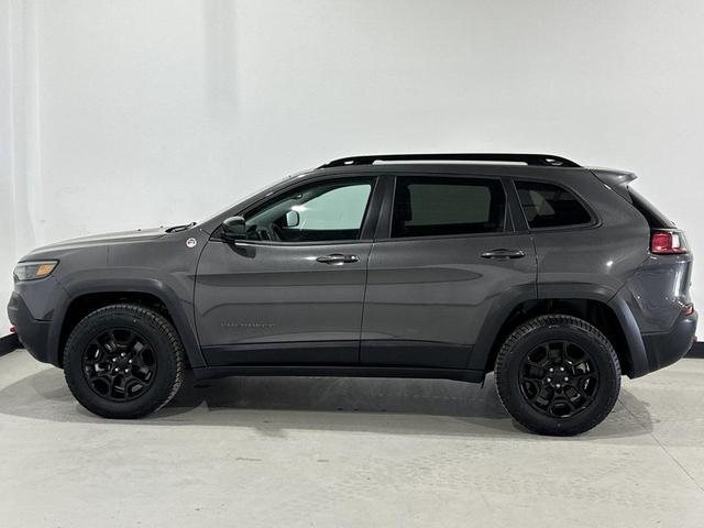 Photo of 2022 Granite Crystal Metallic Clearcoat Jeep Cherokee