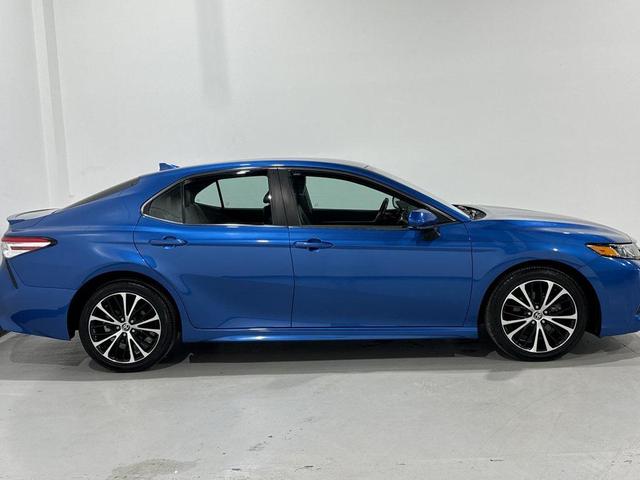 Photo of 2020 Blue Streak Metallic Toyota Camry
