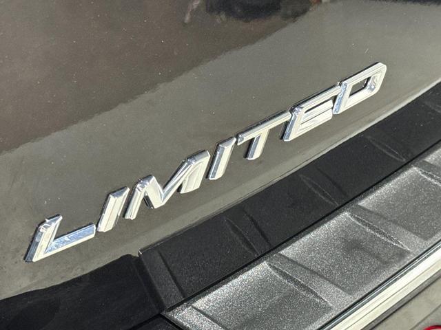 Photo of 2023 Black Metallic Ford Explorer