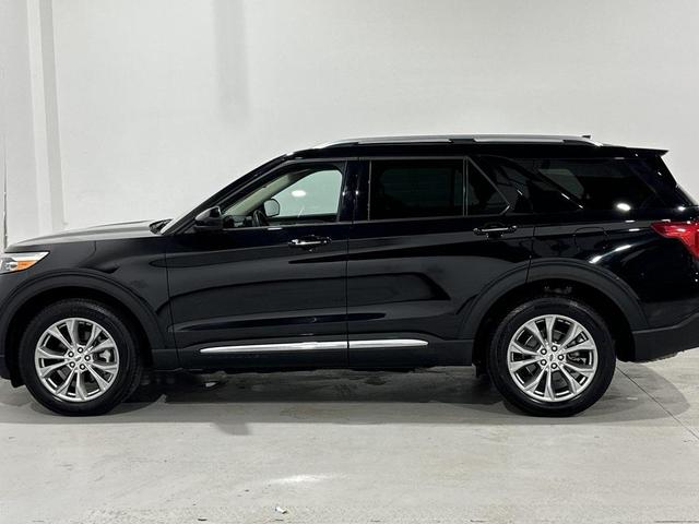 Photo of 2023 Black Metallic Ford Explorer