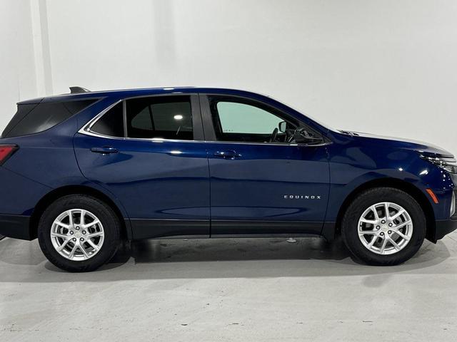 Photo of 2022 Blue Glow Metallic Chevrolet Equinox