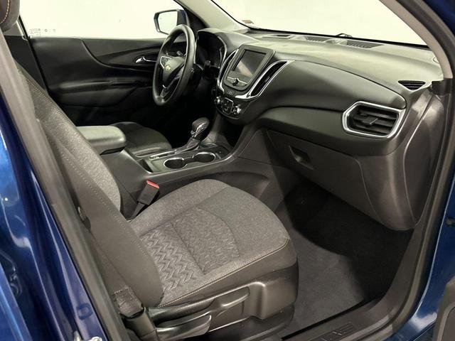 Photo of 2022 Blue Glow Metallic Chevrolet Equinox