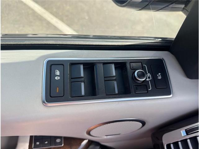 Photo of 2017 Silver Land Rover Range Rover