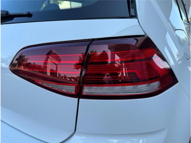 Photo of 2017 White Volkswagen e-Golf