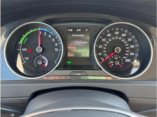 Photo of 2017 White Volkswagen e-Golf