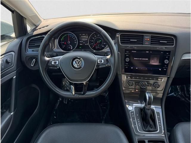 Photo of 2017 White Volkswagen e-Golf
