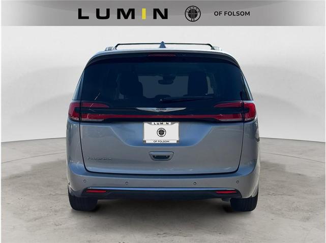 Photo of 2021 Billet Silver Metallic Clearcoat Chrysler Pacifica