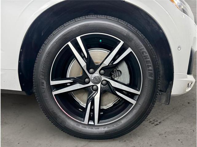 Photo of 2018 Crystal White Metallic Volvo XC60