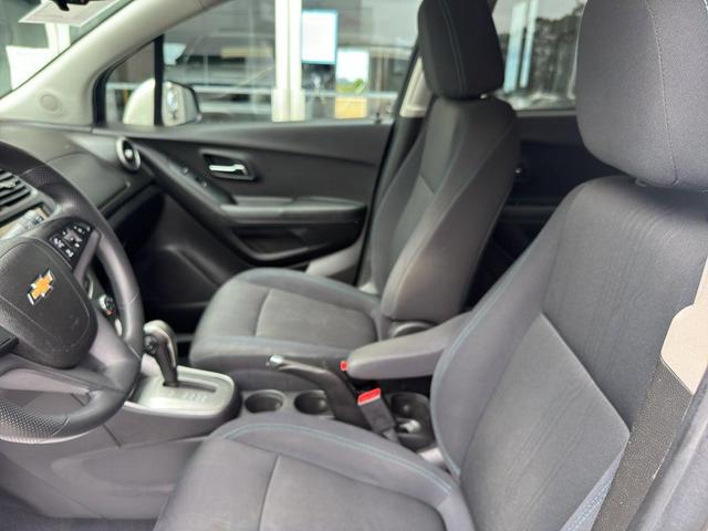 Photo of 2016 Champagne Silver Metallic Chevrolet Trax