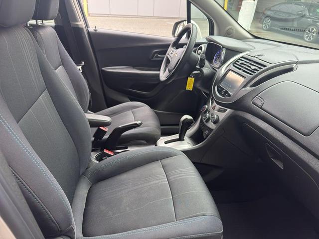 Photo of 2016 Champagne Silver Metallic Chevrolet Trax