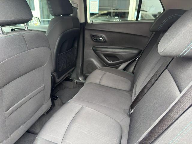 Photo of 2016 Champagne Silver Metallic Chevrolet Trax