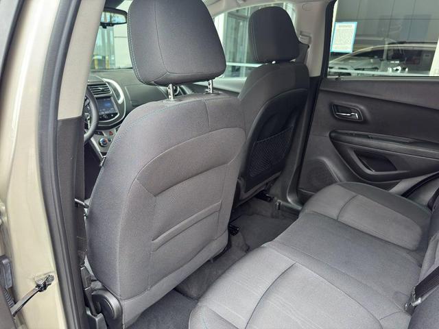 Photo of 2016 Champagne Silver Metallic Chevrolet Trax