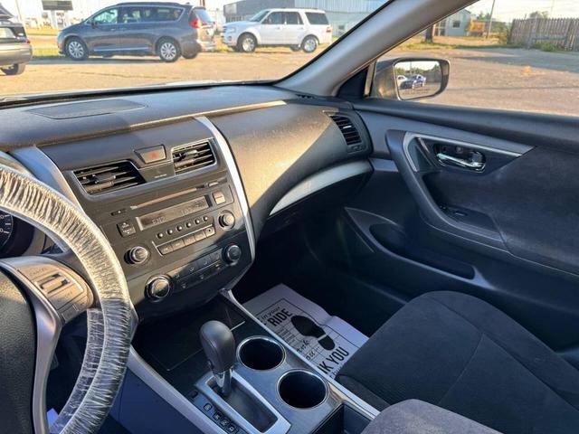 Photo of 2013 Super Black Nissan Altima