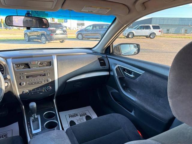 Photo of 2013 Super Black Nissan Altima