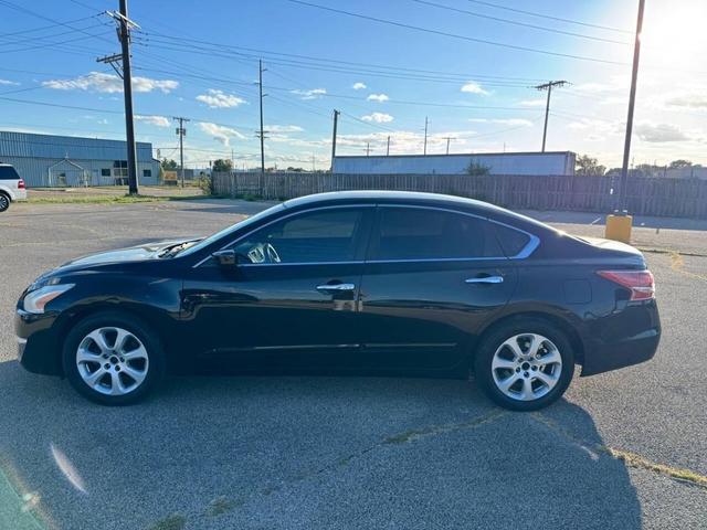 Photo of 2013 Super Black Nissan Altima