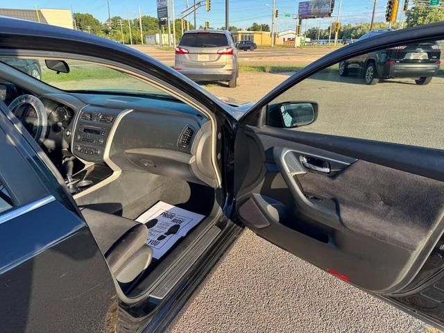Photo of 2013 Super Black Nissan Altima
