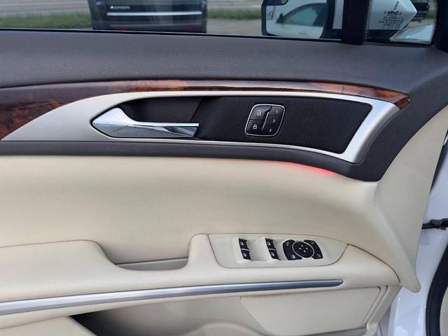 Photo of 2015 White Platinum Metallic Tri-Coat Lincoln MKZ