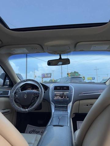 Photo of 2015 White Platinum Metallic Tri-Coat Lincoln MKZ