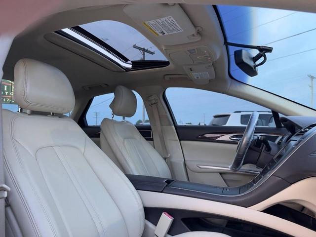 Photo of 2015 White Platinum Metallic Tri-Coat Lincoln MKZ
