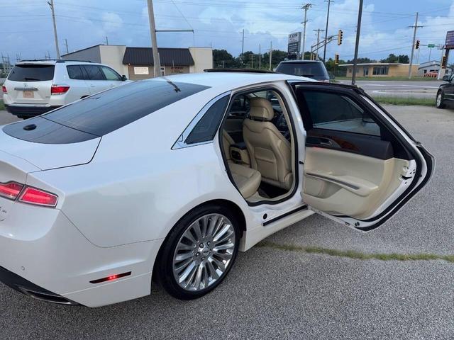 Photo of 2015 White Platinum Metallic Tri-Coat Lincoln MKZ