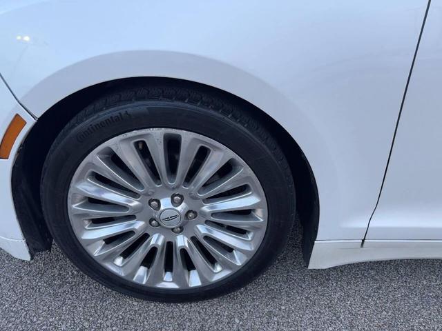 Photo of 2015 White Platinum Metallic Tri-Coat Lincoln MKZ