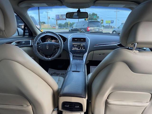 Photo of 2015 White Platinum Metallic Tri-Coat Lincoln MKZ