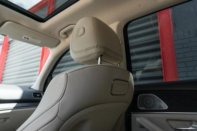 Photo of 2020 Polar White Mercedes-Benz GLE 350