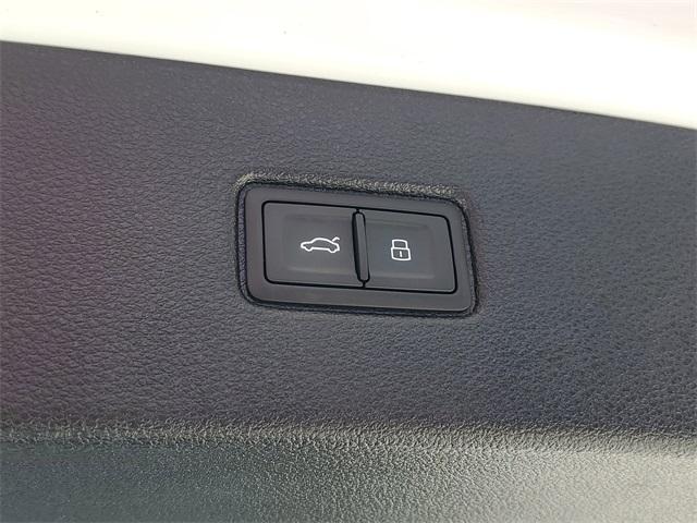 Photo of 2021 Carrara White Audi Q7
