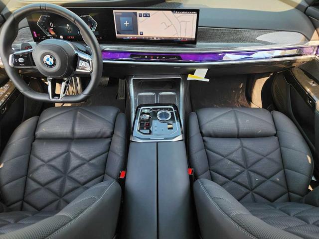 Photo of 2024 Alpine White BMW 740