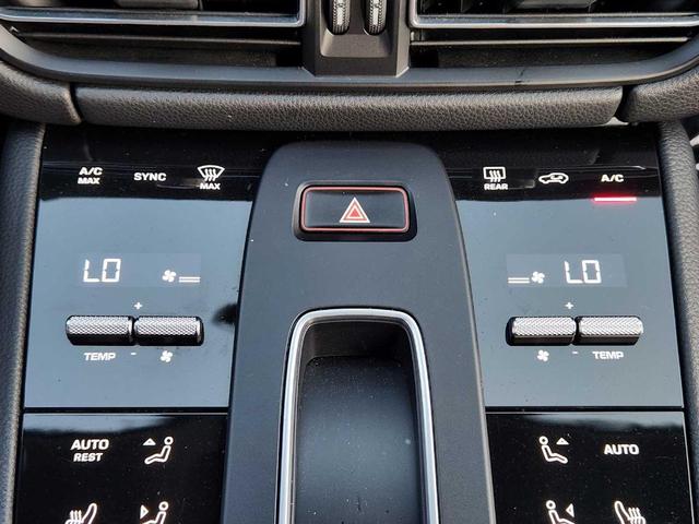 Photo of 2022 Black Porsche Macan