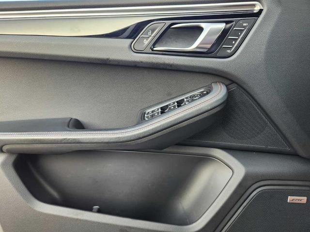 Photo of 2022 Black Porsche Macan