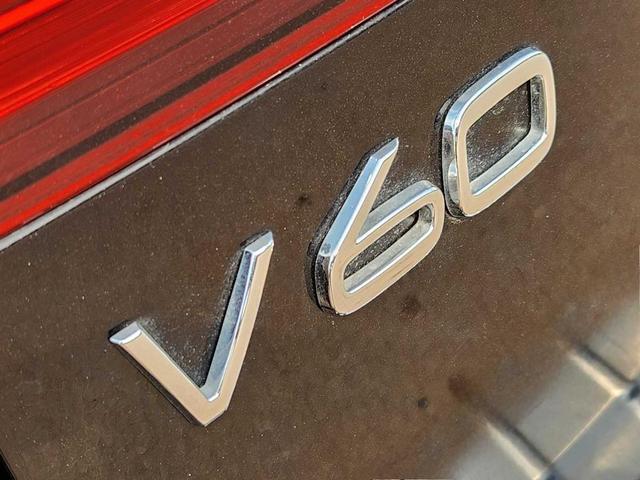 Photo of 2020 Onyx Black Metallic Volvo V60 Cross Country
