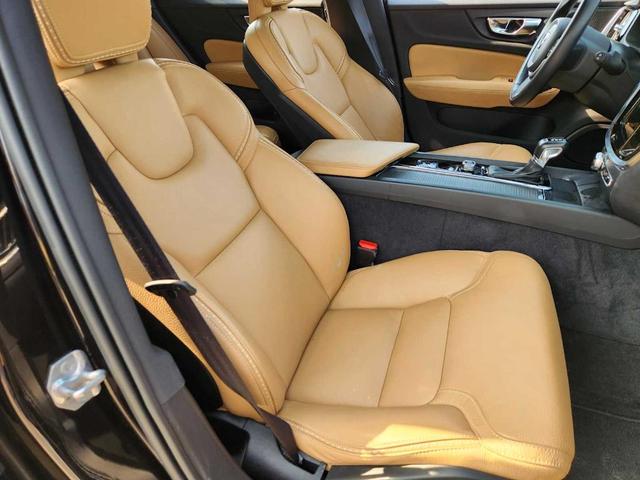 Photo of 2020 Onyx Black Metallic Volvo V60 Cross Country