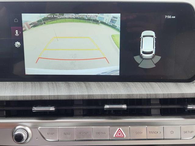 Photo of 2023 Glacial White Pearl Kia Telluride