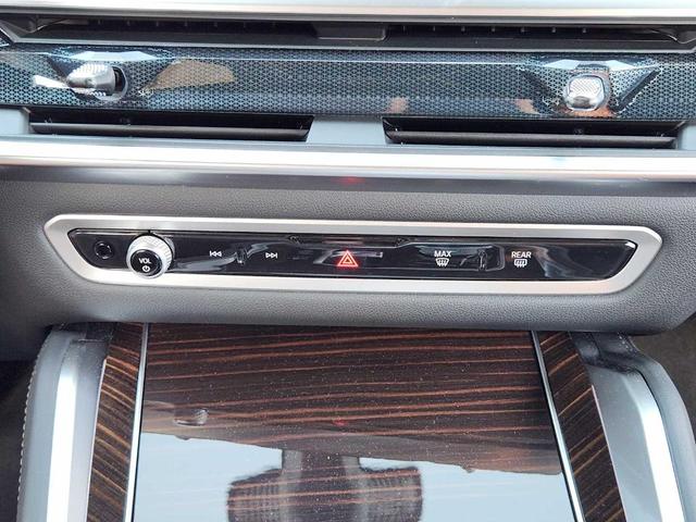 Photo of 2025 Manhattan Green Metallic BMW X6