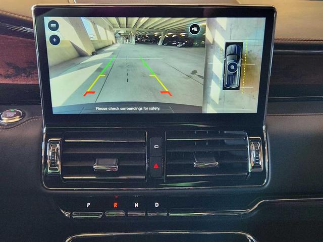 Photo of 2023 Metallic Lincoln Navigator