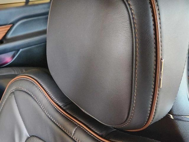 Photo of 2023 Metallic Lincoln Navigator