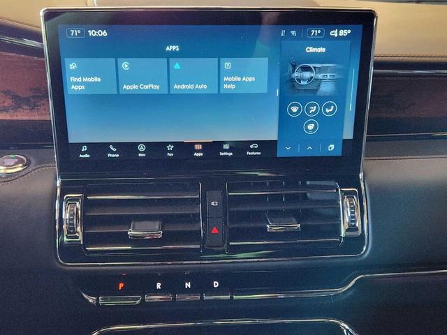 Photo of 2023 Metallic Lincoln Navigator