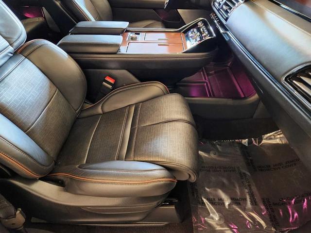 Photo of 2023 Metallic Lincoln Navigator