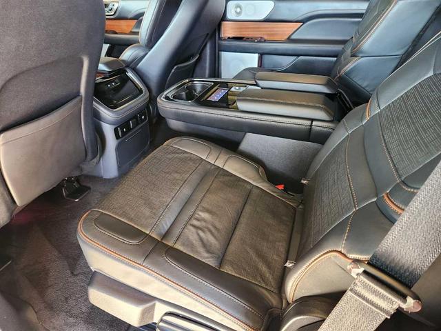 Photo of 2023 Metallic Lincoln Navigator