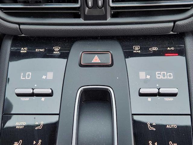 Photo of 2023 Jet Black Metallic Porsche Macan