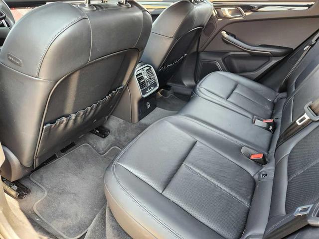 Photo of 2023 Jet Black Metallic Porsche Macan