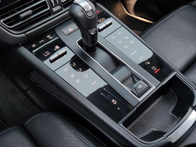 Photo of 2023 Jet Black Metallic Porsche Macan