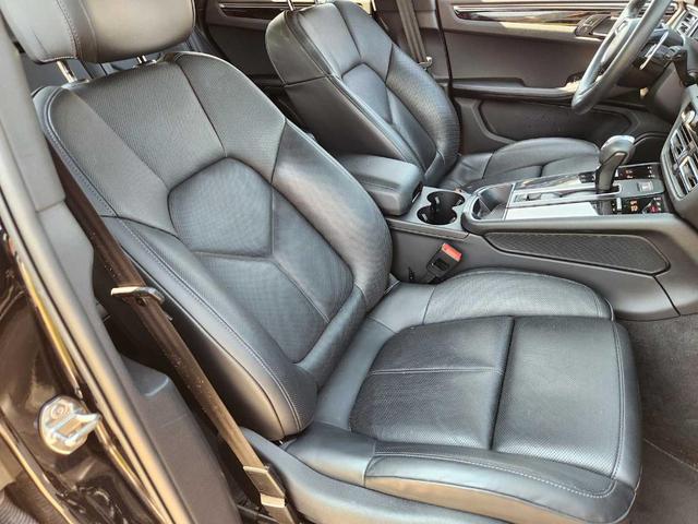 Photo of 2023 Jet Black Metallic Porsche Macan