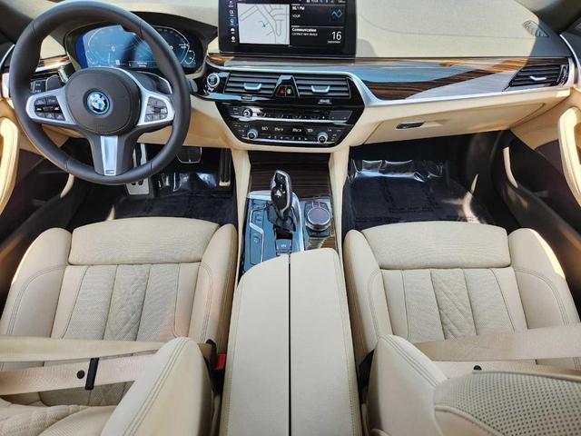 Photo of 2023 Phytonic Blue Metallic BMW 530e