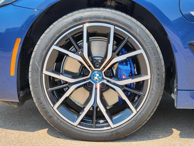 Photo of 2023 Phytonic Blue Metallic BMW 530e