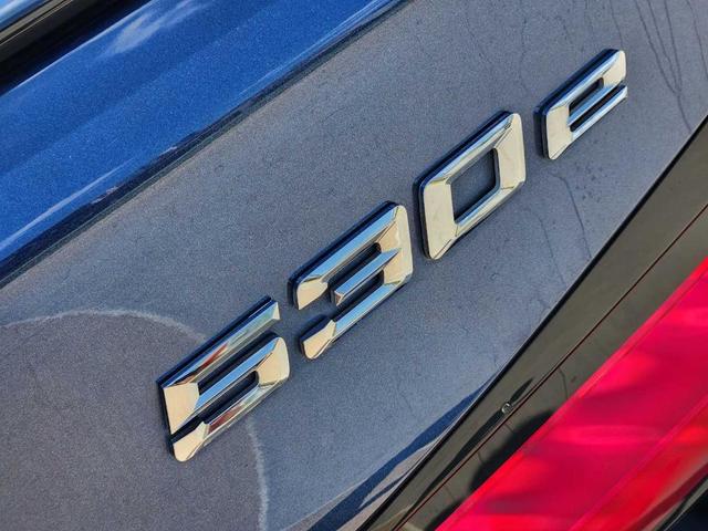 Photo of 2023 Phytonic Blue Metallic BMW 530e