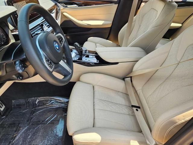 Photo of 2023 Phytonic Blue Metallic BMW 530e